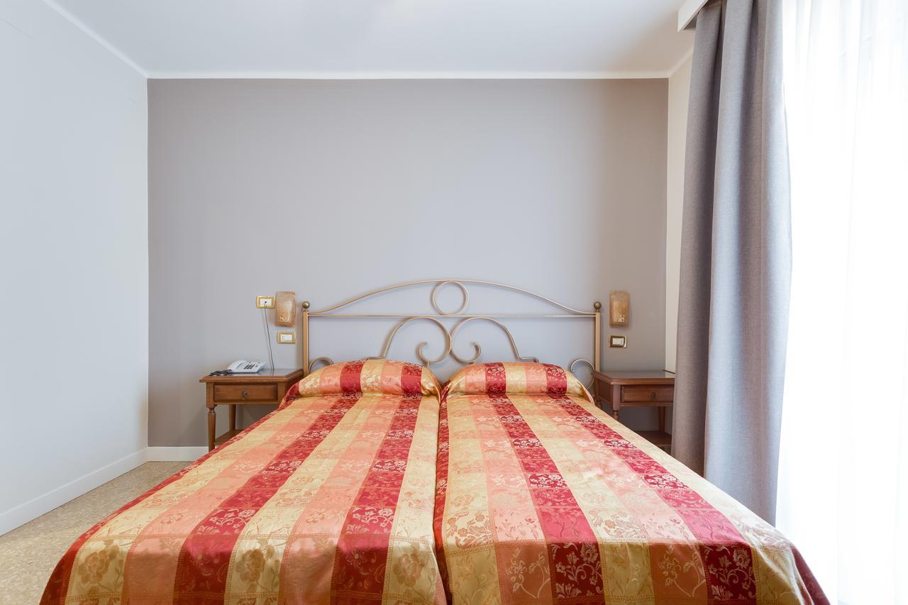 Hotel Europa Garda  Ngoại thất bức ảnh