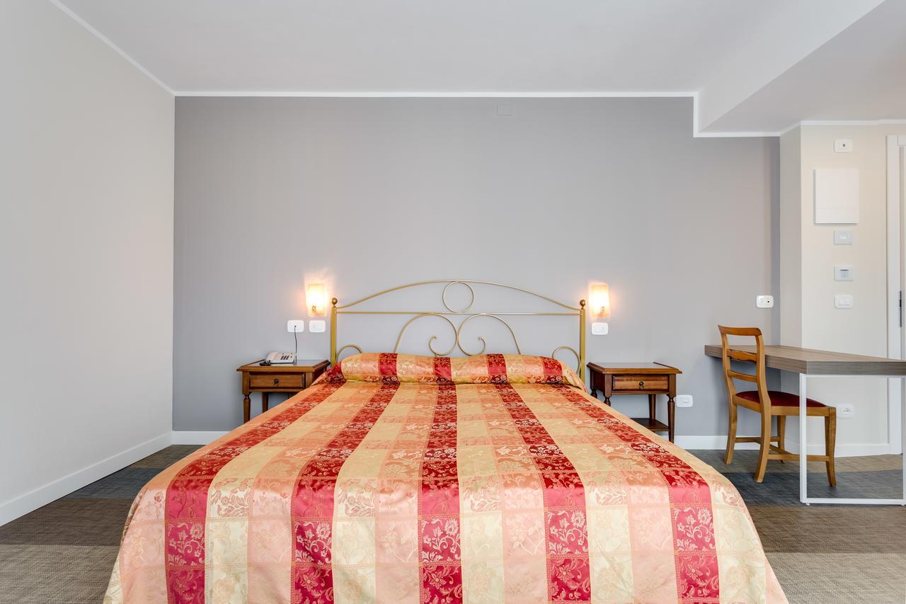 Hotel Europa Garda  Ngoại thất bức ảnh