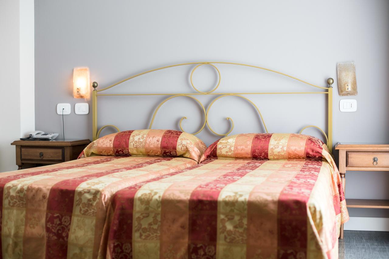 Hotel Europa Garda  Ngoại thất bức ảnh